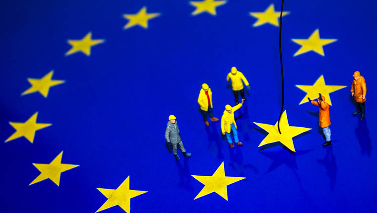 Builders on EU flag