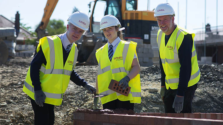 Leeds school children bricklaying