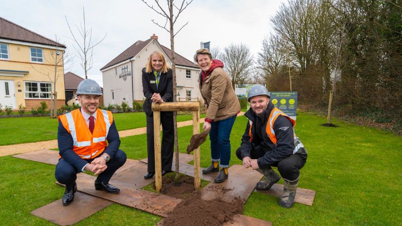Barratt Homes has welcomed Sarah Dyke MP to its first gas-free site to see the housebuilder’s approach to energy-efficient housing.