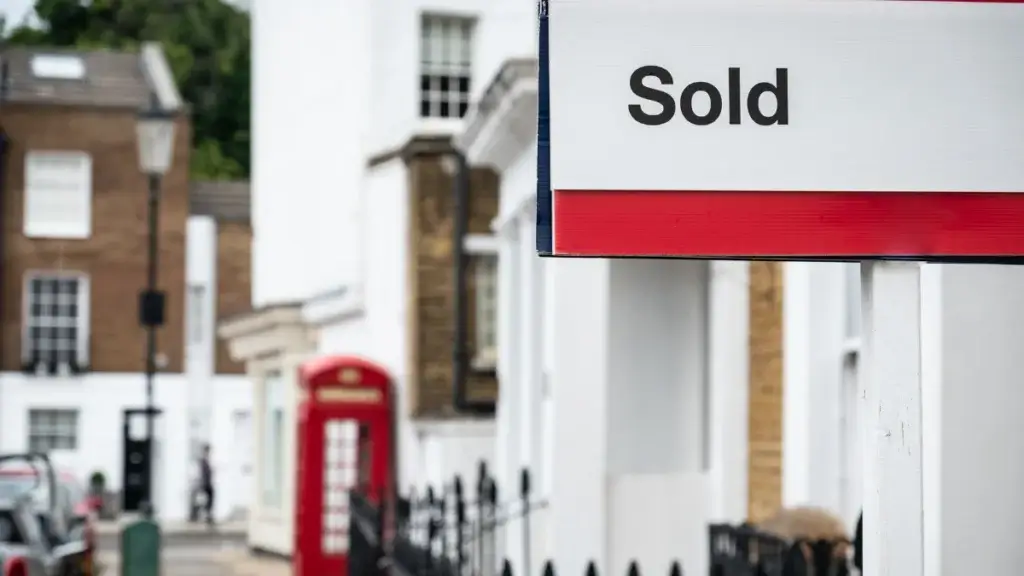 The latest data from the HMRC shows that the seasonally adjusted estimate of UK residential transactions rose by 8% annually in November 2025.
