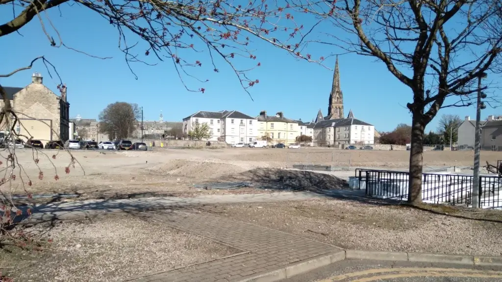 Cruden has reached an agreement to acquire the former Postings Shopping Centre site in Kirkcaldy to deliver up to 135 new affordable homes.