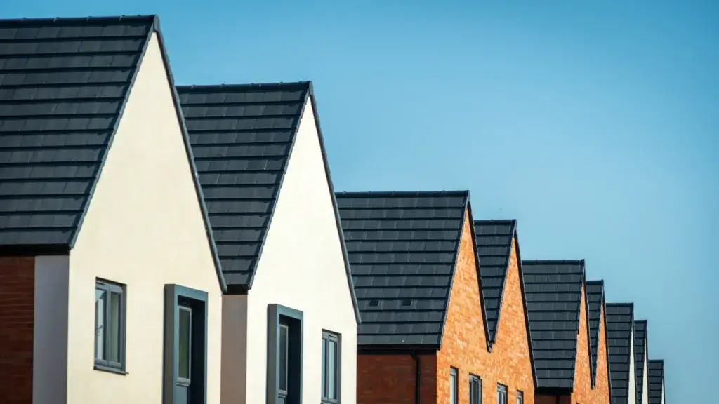 House price growth remained largely flat in August as an uncertain economic backdrop persisted, according to Nationwide’s House Price Index.