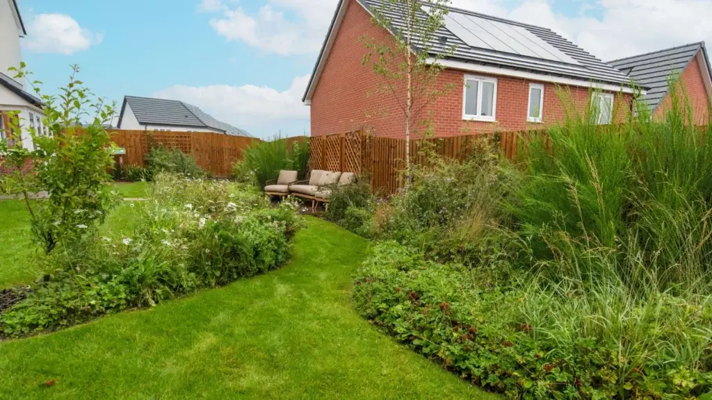 Natural England visited Bellway’s native showhome garden in Nottinghamshire to learn how the company is encouraging people to embrace nature.